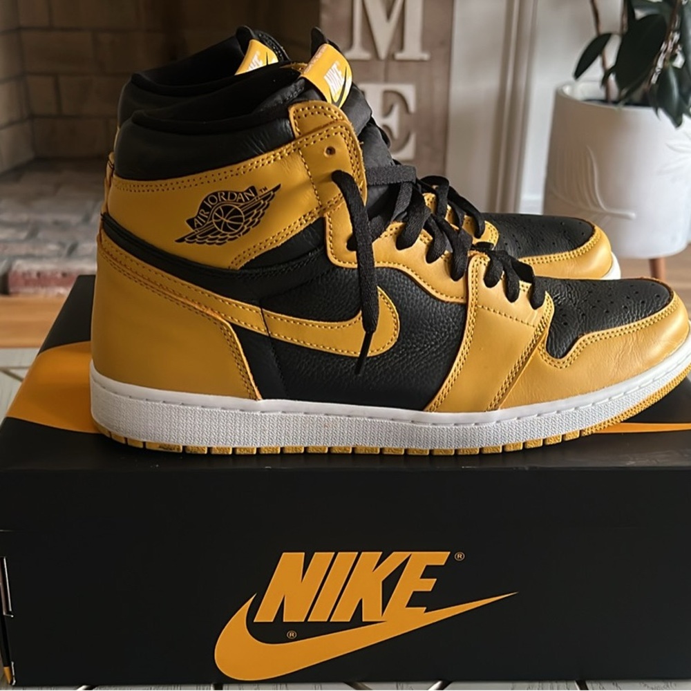 Jordan 1 Pollen // Size 13 - Black and Yellow